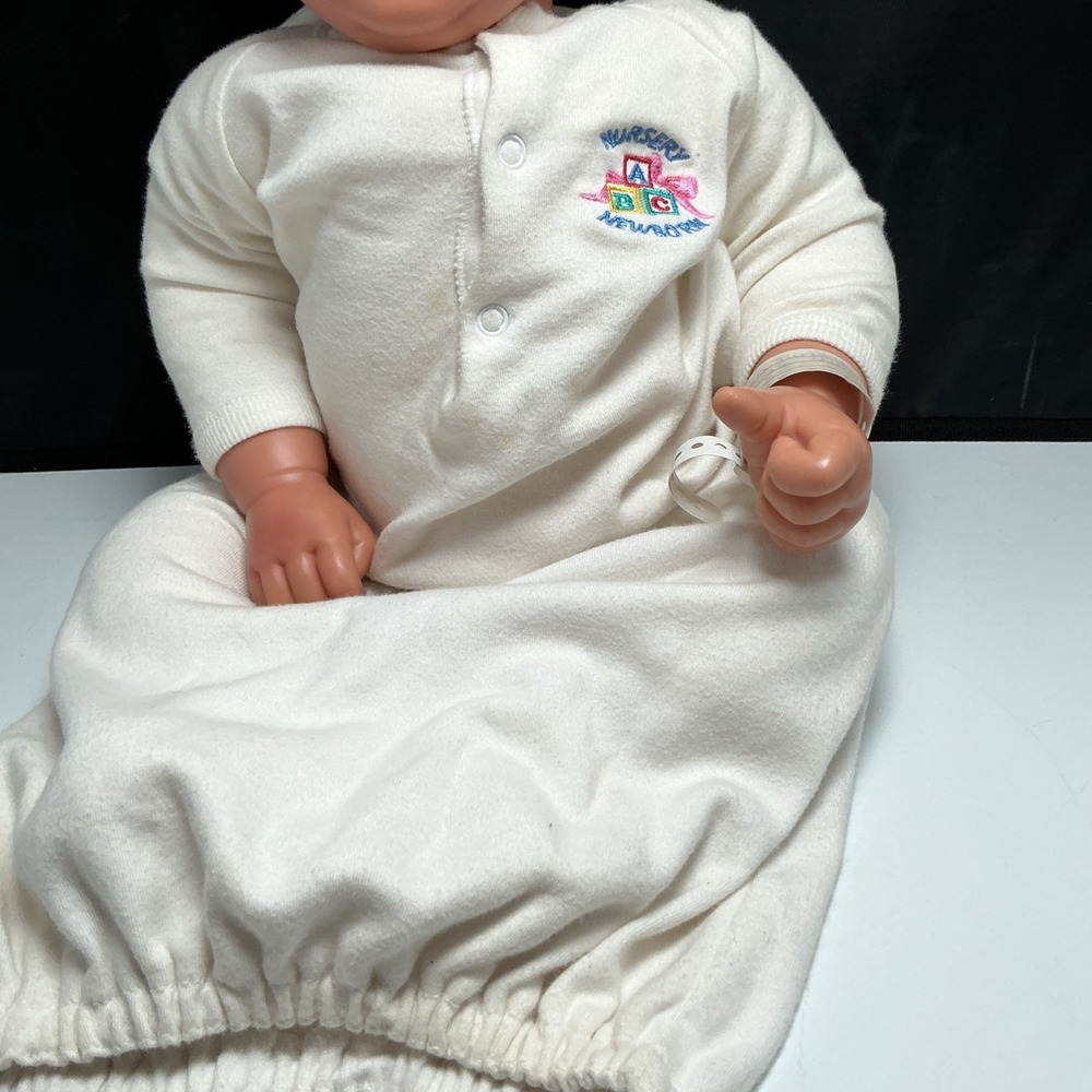 Vtg 1997 Lee Middleton Doll 050897 Reva Schick Thumb Sucker Newborn Gown Hat - Picture 6 of 16